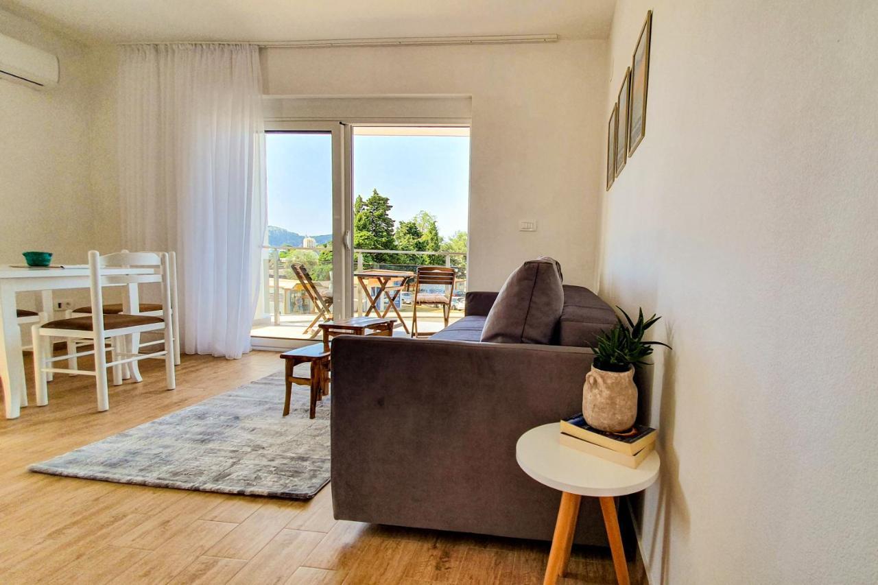 Olav Holiday Apartments Bar Bagian luar foto